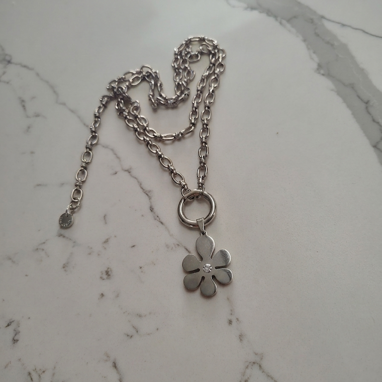 Flower power pendant (silver color)