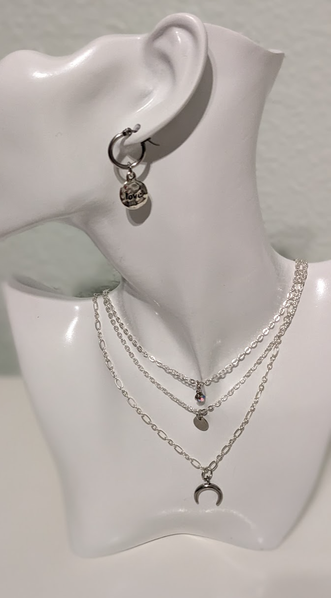 Dainty disc pendant (color, silver)